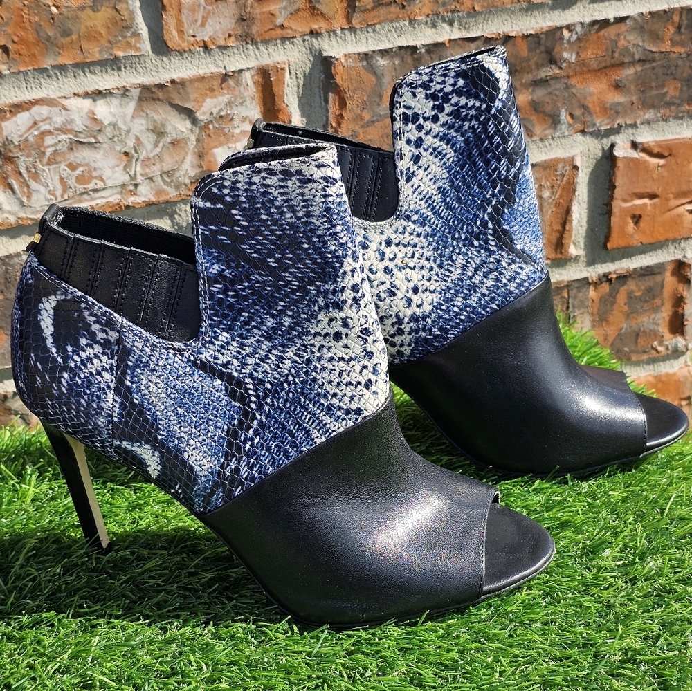 Calvin Klein Sarine Open Toe Faux Snakeskin Dress bootie Women's Size 8